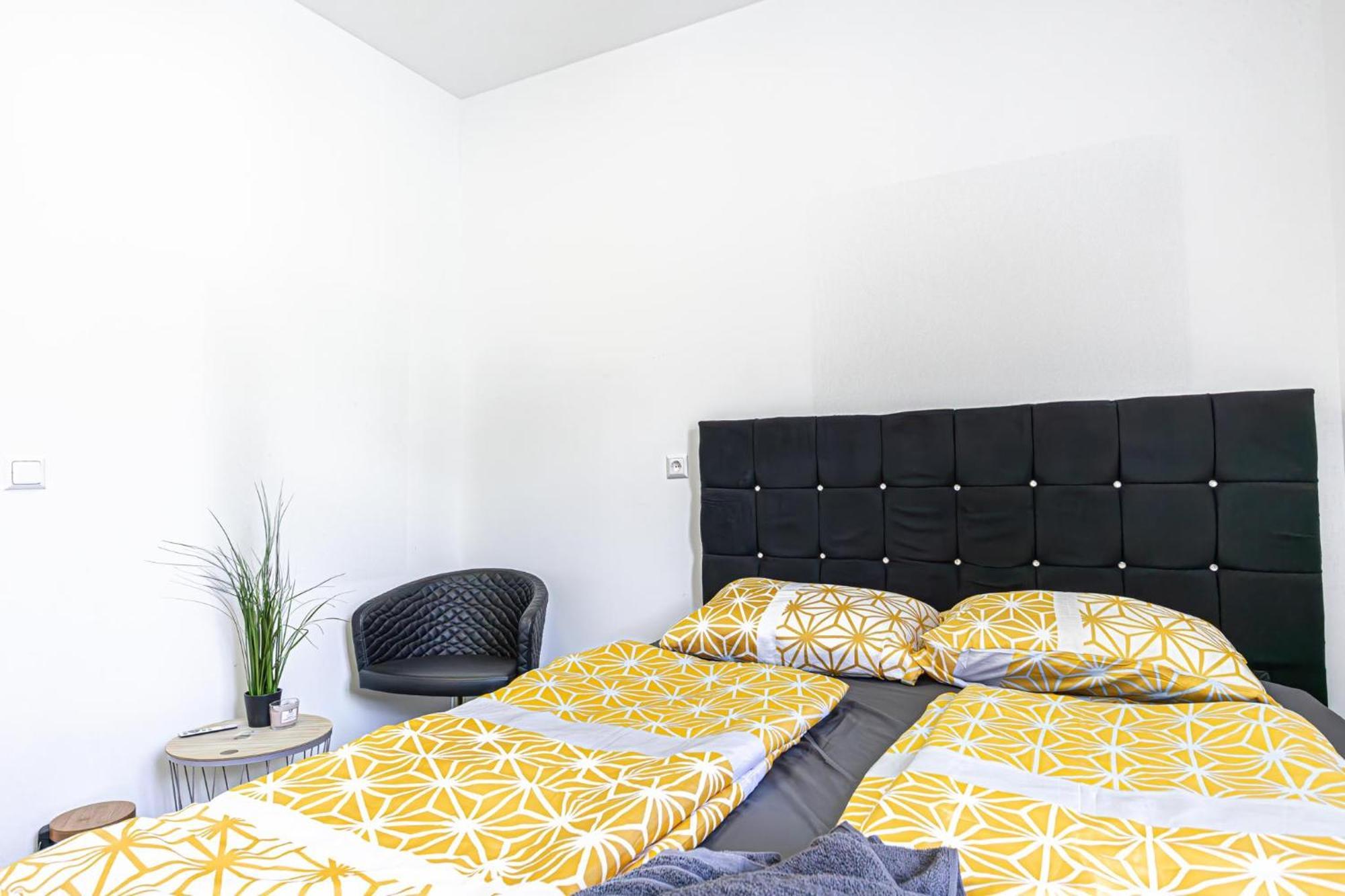 Albergue Near Schoenbrunn - Economy In Shared At Meidling Train Station Viena
