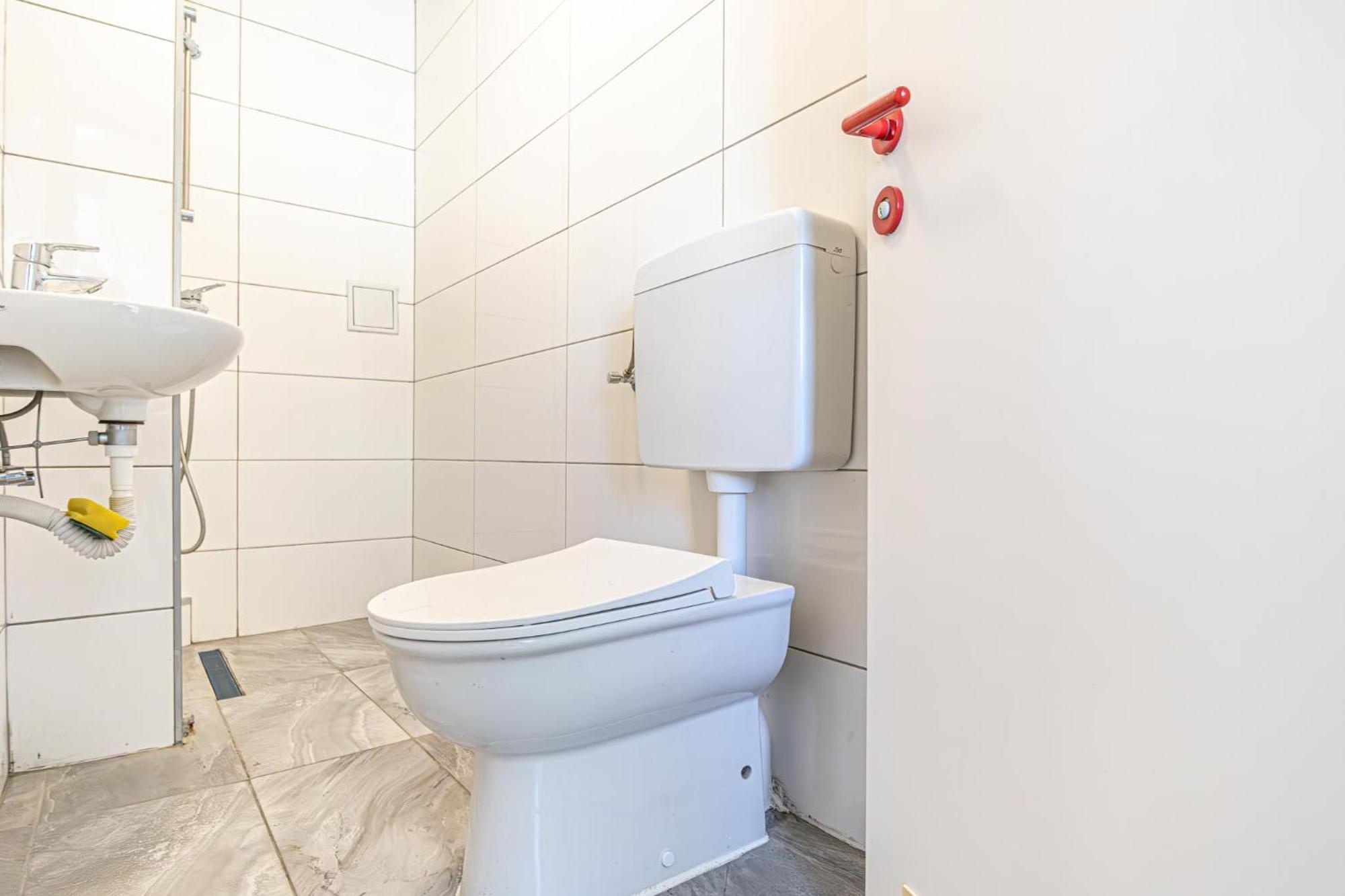 Albergue Near Schoenbrunn - Economy In Shared At Meidling Train Station