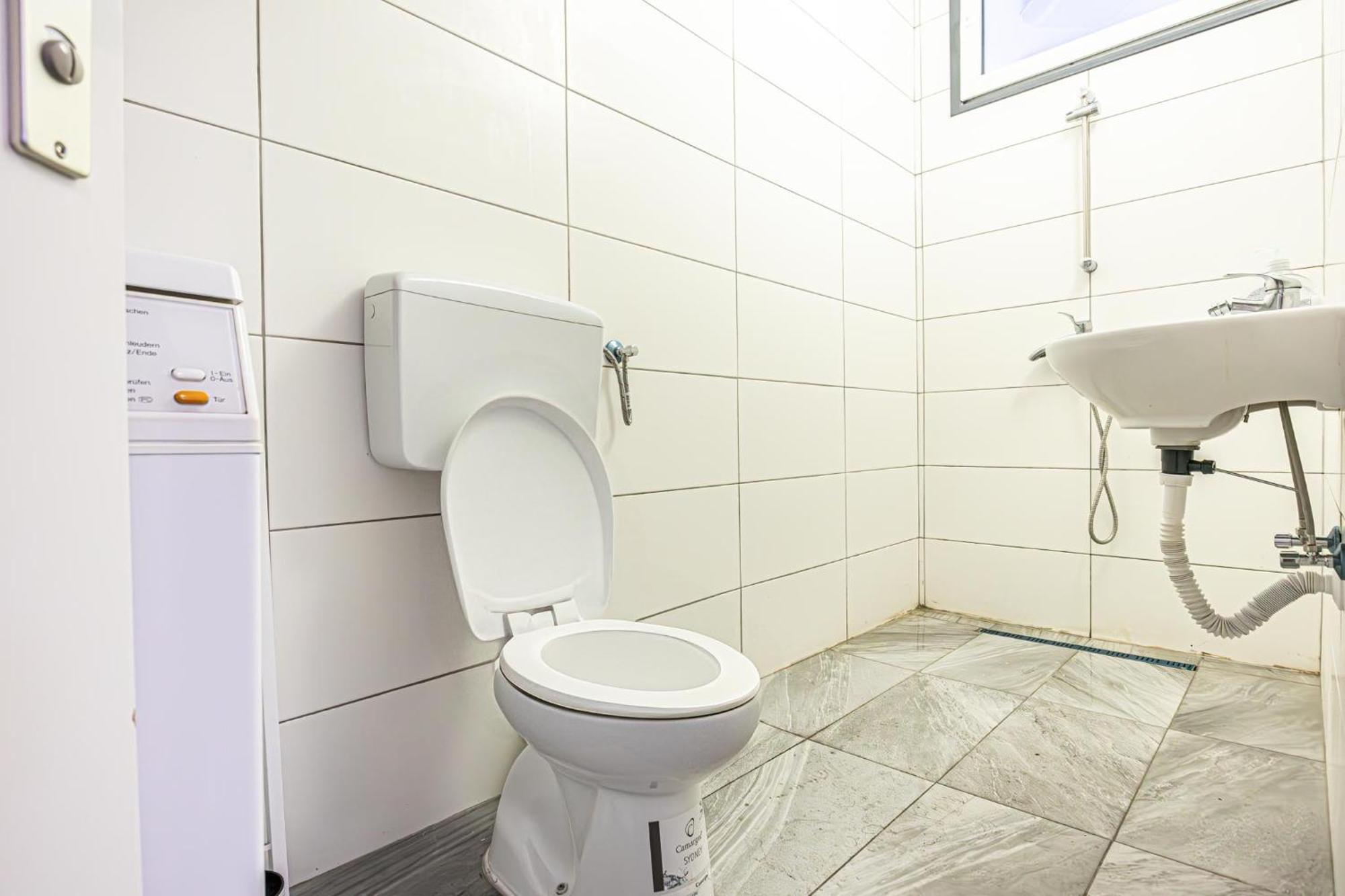 Albergue Near Schoenbrunn - Economy In Shared At Meidling Train Station *