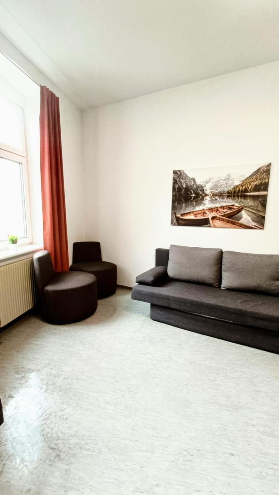 Near Schoenbrunn - Economy In Shared At Meidling Train Station * Viena