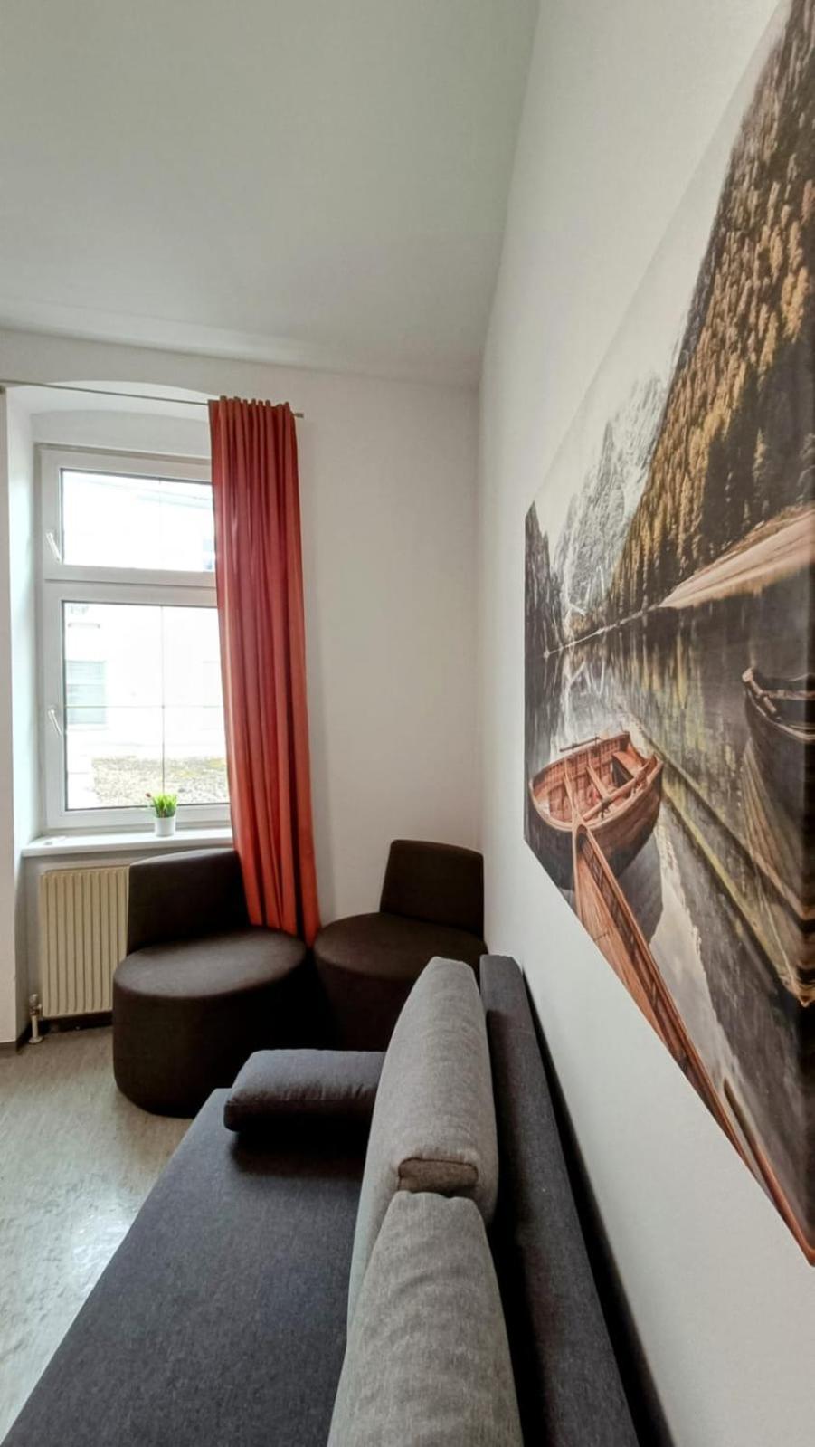 Albergue Near Schoenbrunn - Economy In Shared At Meidling Train Station *
