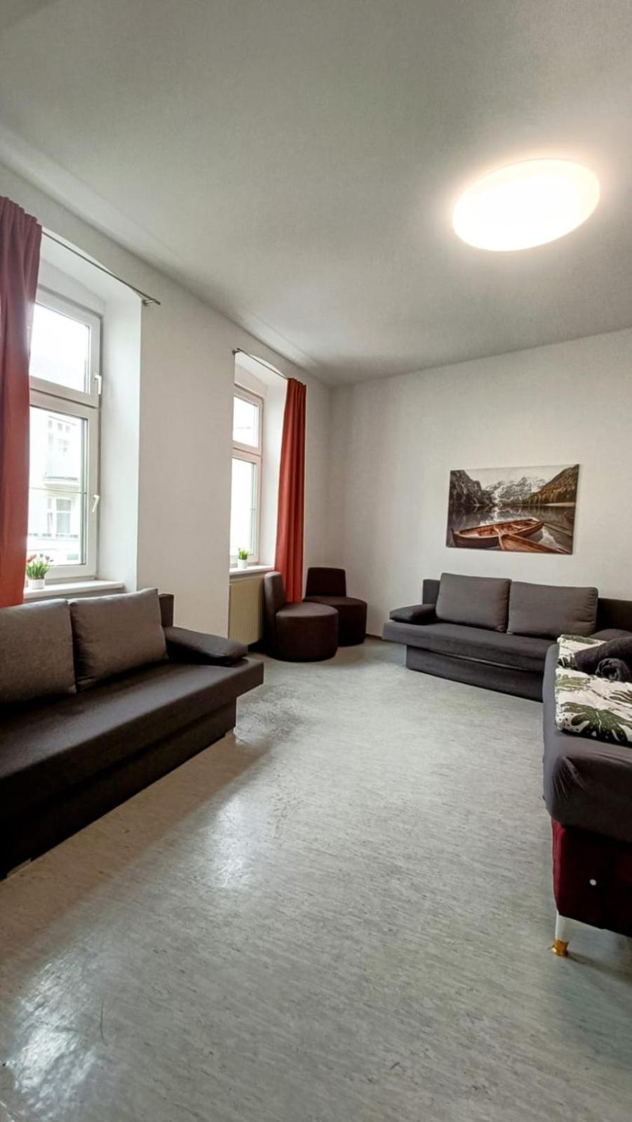Albergue Near Schoenbrunn - Economy In Shared At Meidling Train Station Viena