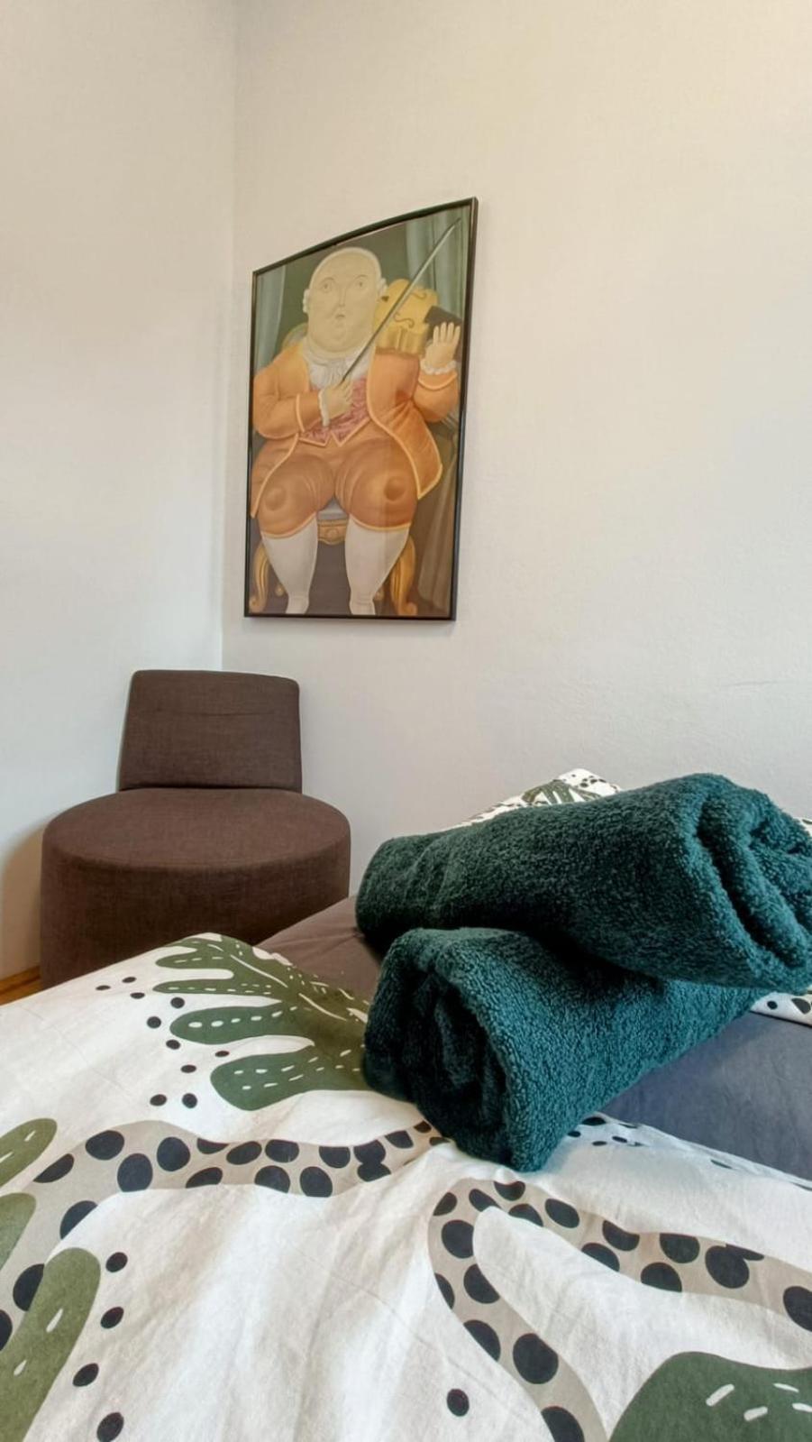 Near Schoenbrunn - Economy In Shared At Meidling Train Station Albergue *