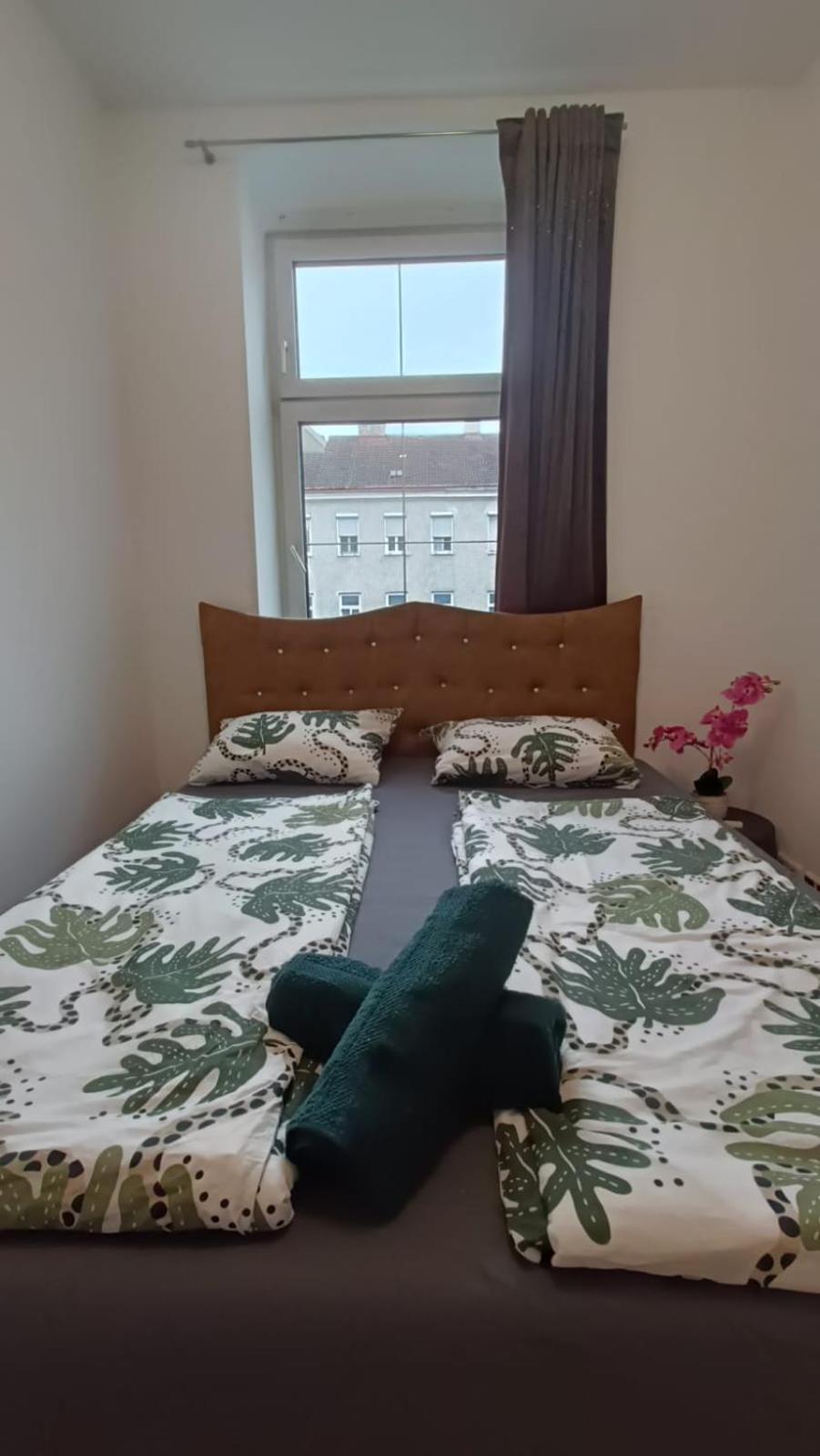 Albergue Near Schoenbrunn - Economy In Shared At Meidling Train Station Viena