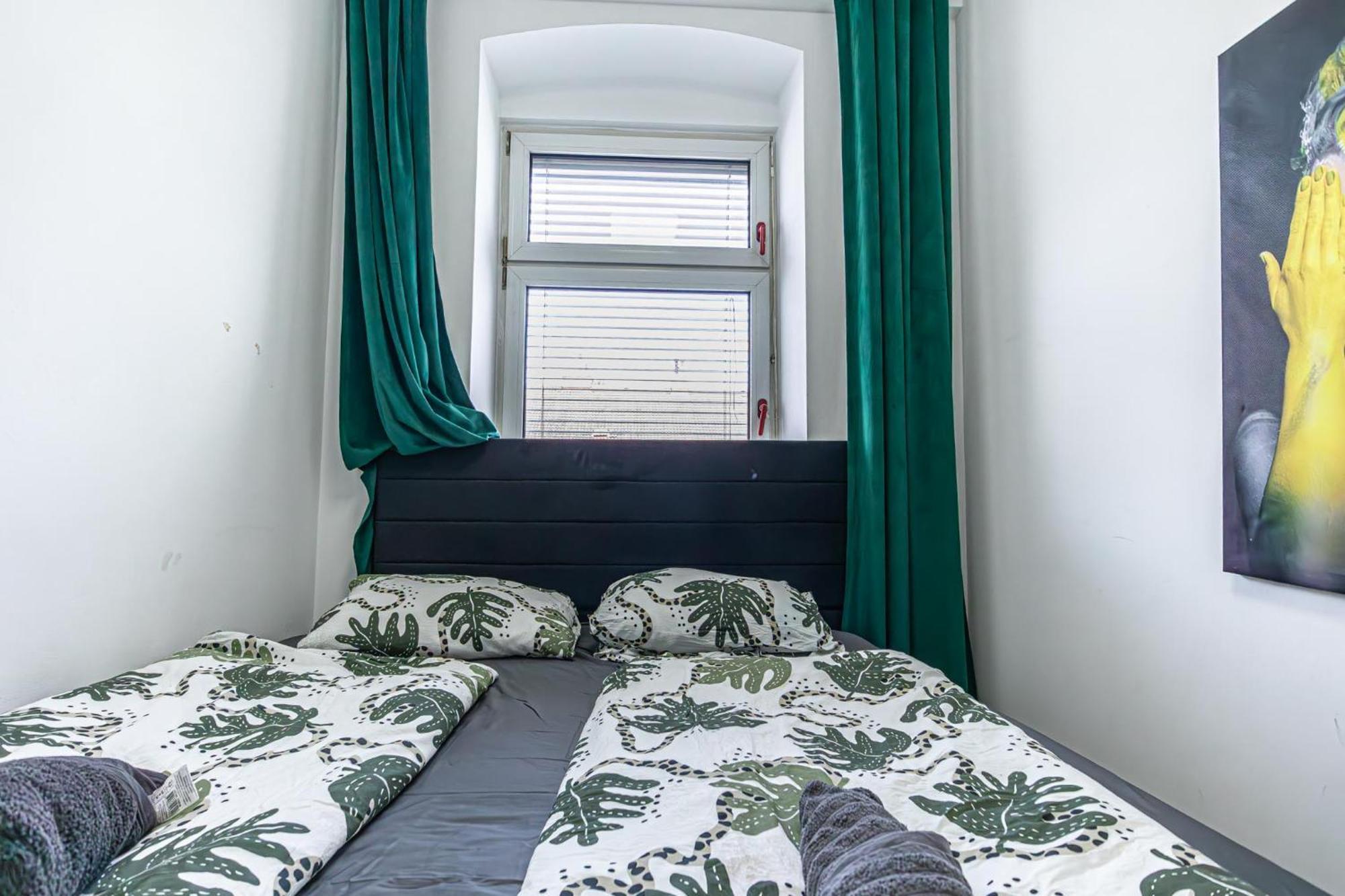 Near Schoenbrunn - Economy In Shared At Meidling Train Station Hostel Wien