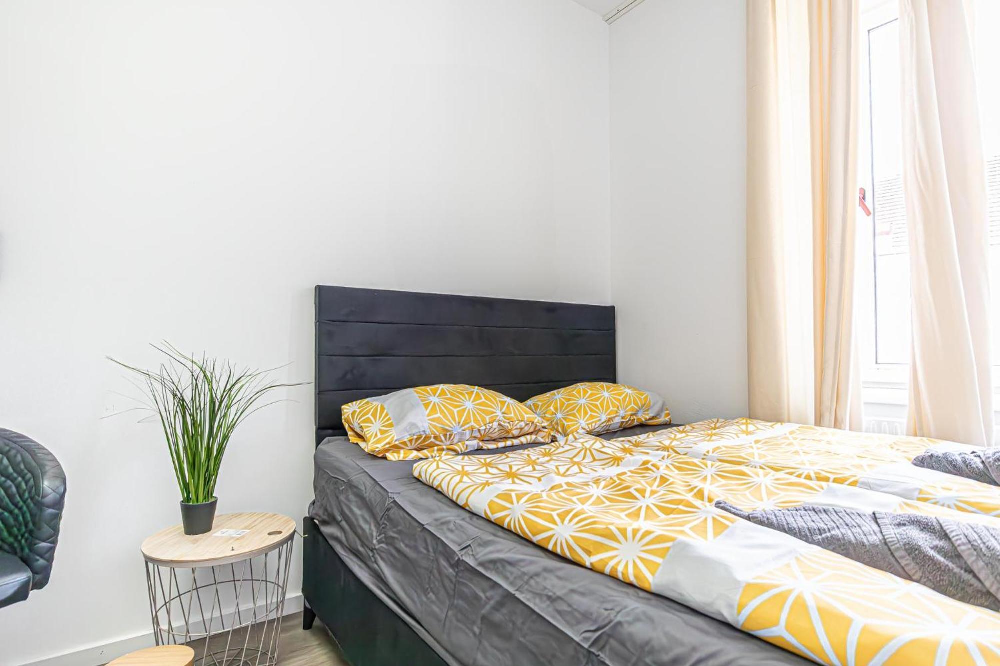 Near Schoenbrunn - Economy In Shared At Meidling Train Station Hostel Wien